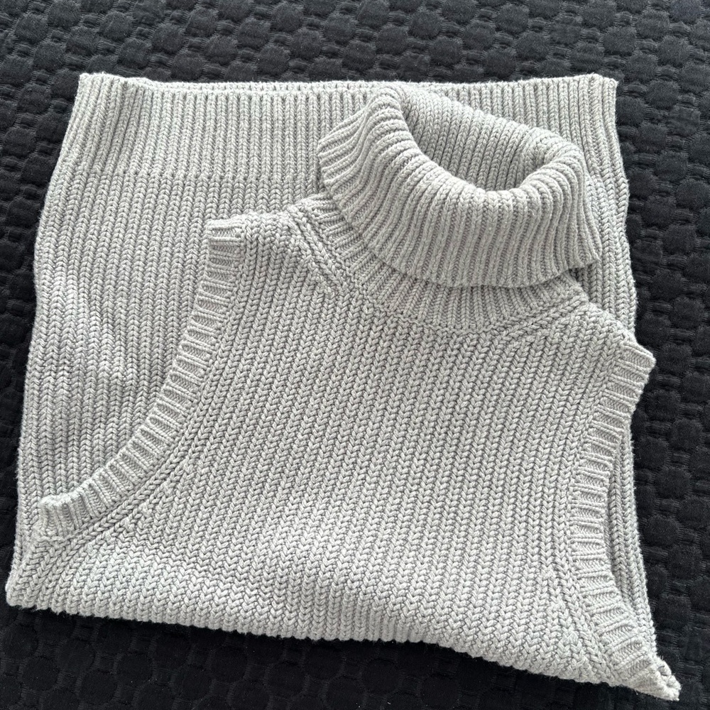 MICHAELS KORS turtle neck sleeveless sweater